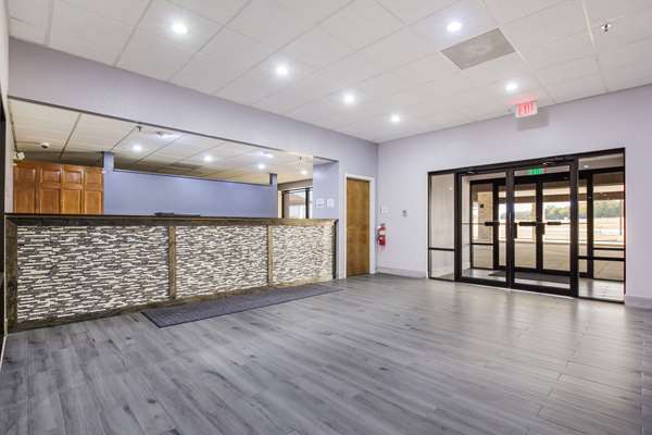  - Quality Inn Grayville - I-64, Exit 130