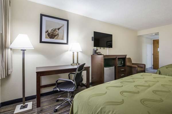  - Quality Inn Grayville - I-64, Exit 130
