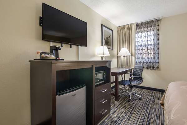  - Quality Inn Grayville - I-64, Exit 130