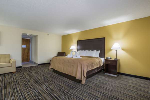 Suite - Quality Inn Grayville - I-64, Exit 130