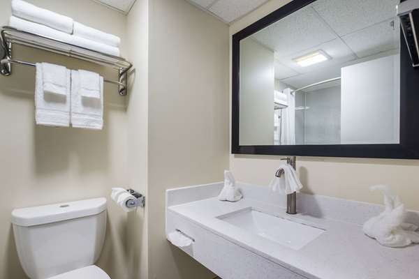 Suite - Quality Inn Grayville - I-64, Exit 130