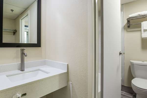 Suite - Quality Inn Grayville - I-64, Exit 130