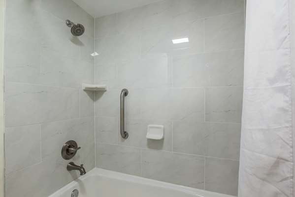 Suite - Quality Inn Grayville - I-64, Exit 130