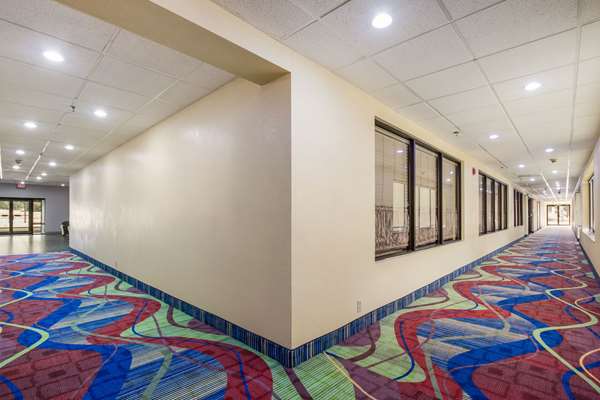  - Quality Inn Grayville - I-64, Exit 130