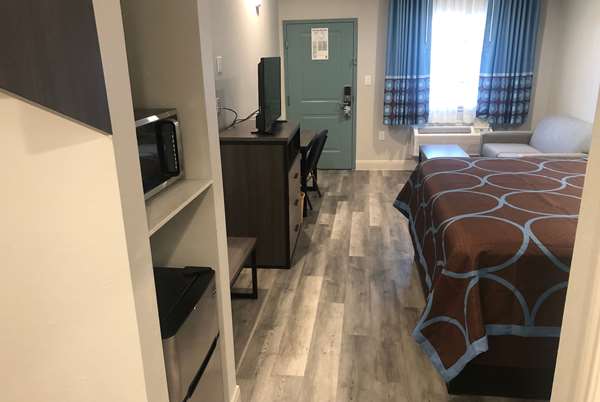  - Super 8 Motel Spring