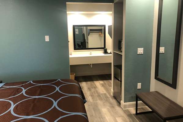  - Super 8 Motel Spring