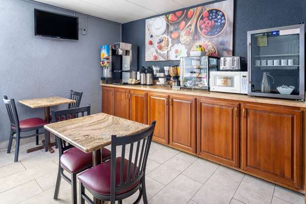  - Days Inn North Winchester - I-81, Exit 317