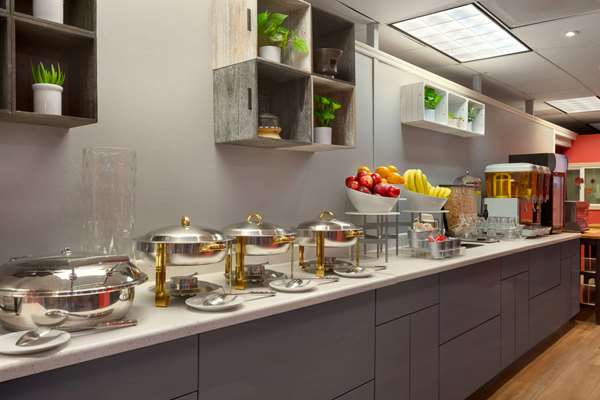  - Ramada Hotel City Center Downtown Oakland