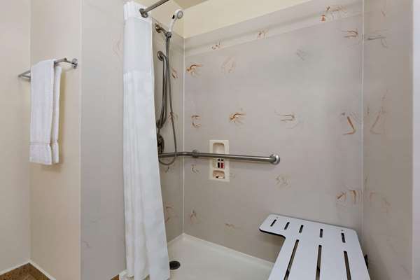  - Ramada Hotel City Center Downtown Oakland