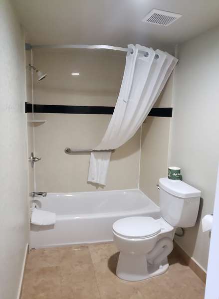  - SureStay Hotel by Best Western Vallejo Napa Valley - I-80, Exit 32