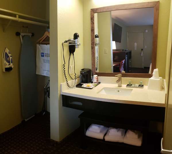  - SureStay Hotel by Best Western Vallejo Napa Valley - I-80, Exit 32