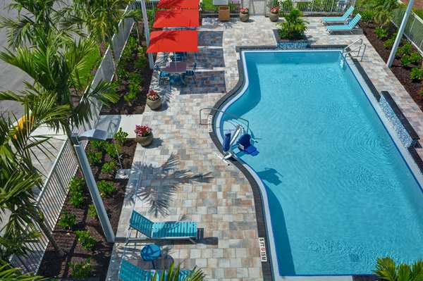 Pool - Home2 Suites by Hilton Pine Ridge Road Naples - I-75, Exit 107