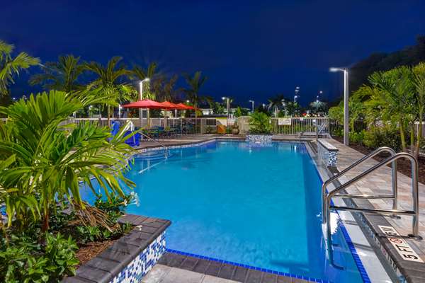Pool - Home2 Suites by Hilton Pine Ridge Road Naples - I-75, Exit 107