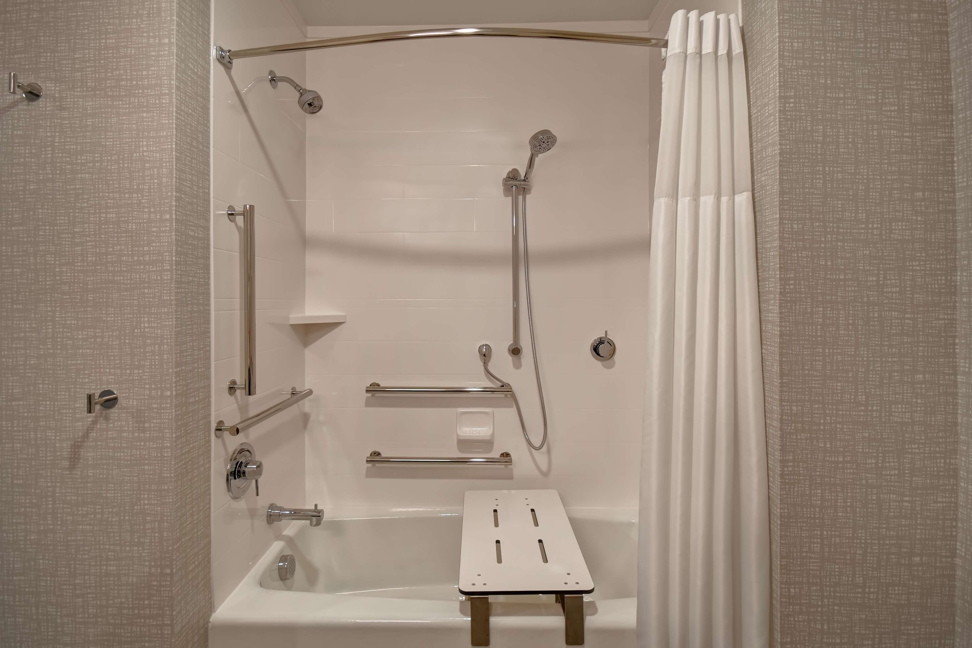Hampton Inn Pleasant View, TN Room Type - 2QN ACCESSIBLE TUB NS