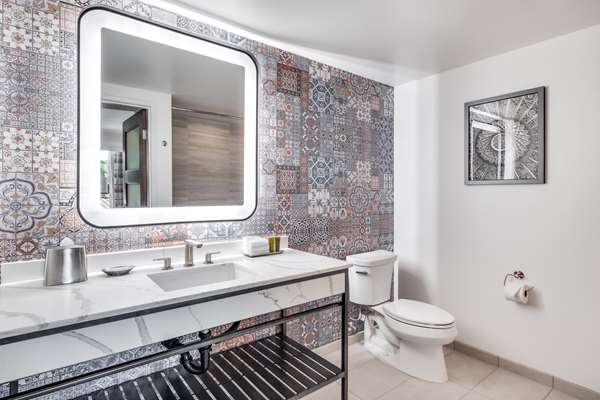  - Cassara Carlsbad Hotel - I-5, Exit 47