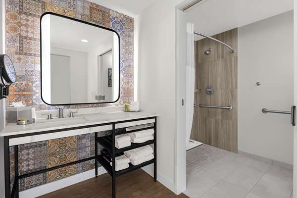  - Cassara Carlsbad Hotel - I-5, Exit 47