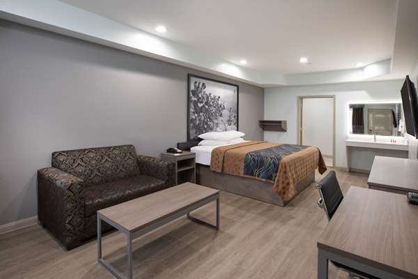  - Super 8 Motel Humble