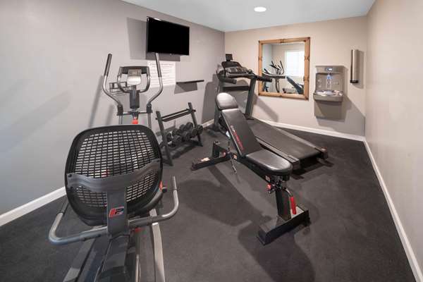 Fitness/ Exercise Room - Days Inn Galt