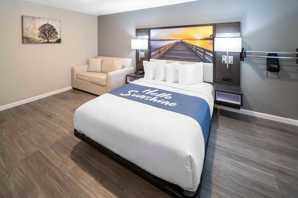 DAYS INN GALT/ELK GROVE SOUTH-guestroom-Guest Room,On-Site.jpg