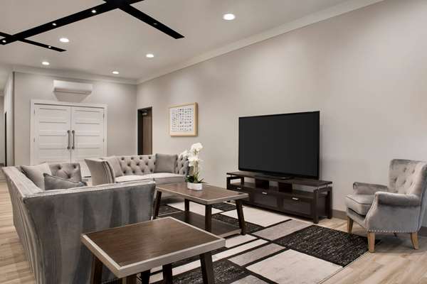 Suite - Days Inn Beaumont - I-10, Exit 848