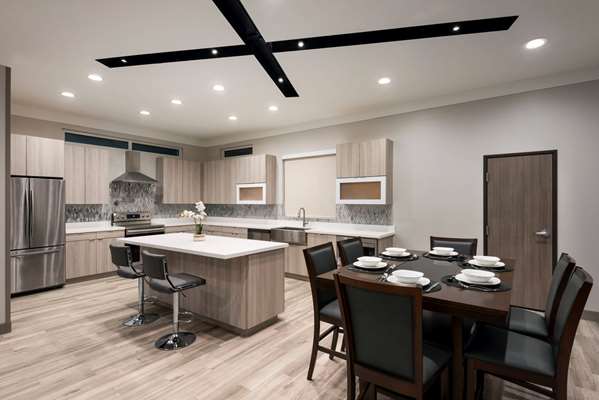 Suite - Days Inn Beaumont - I-10, Exit 848