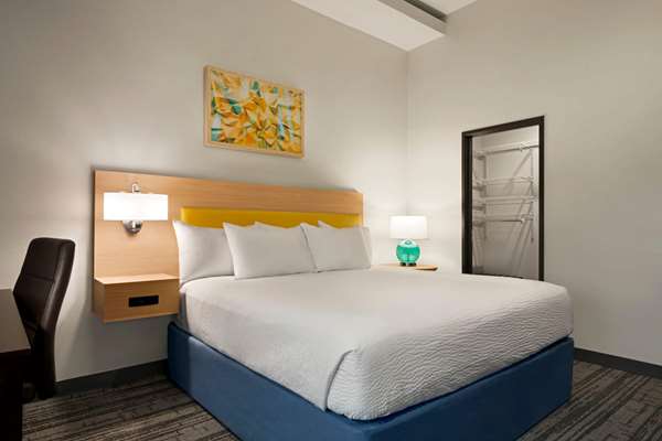 Suite - Days Inn Beaumont - I-10, Exit 848