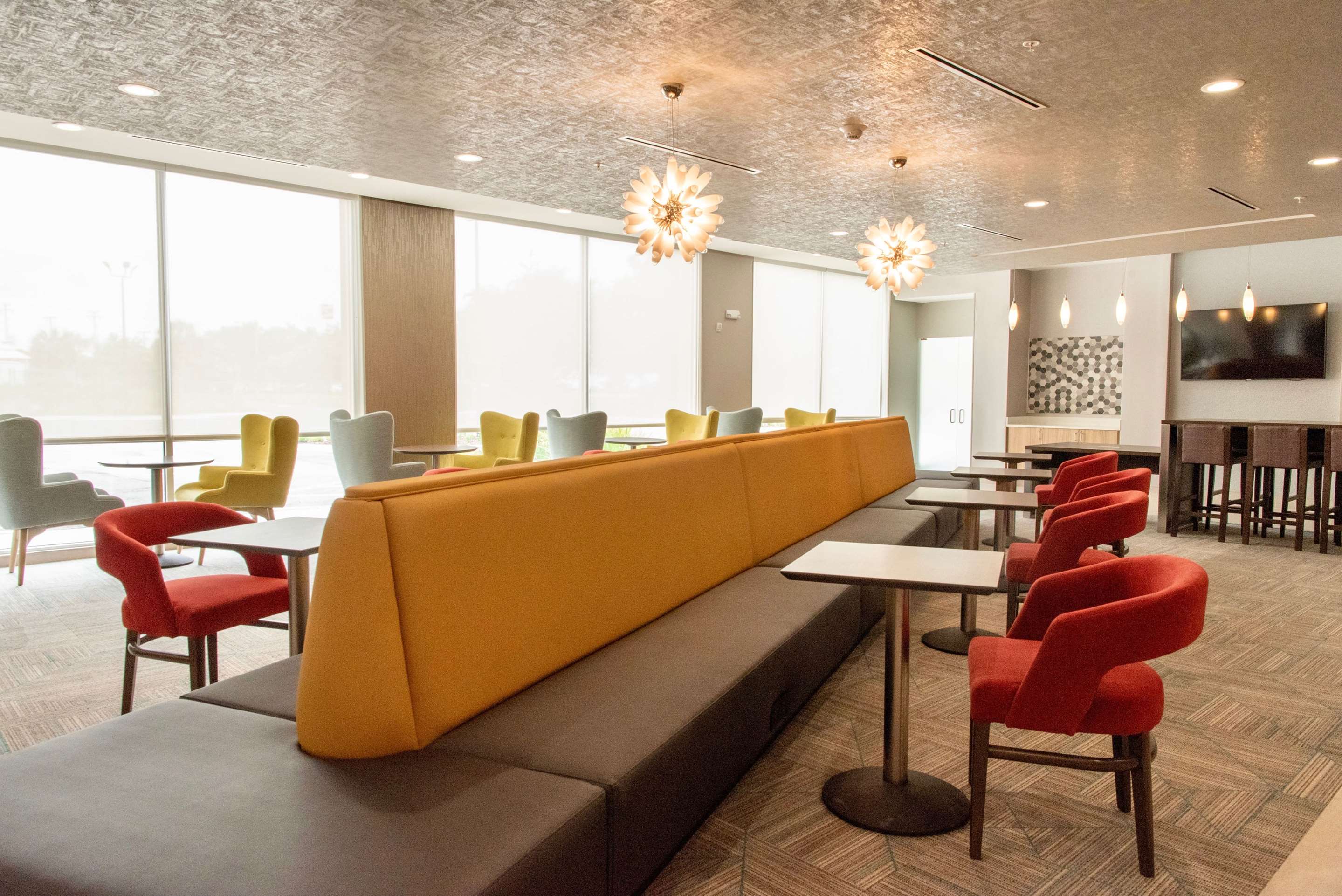 Lobby | La Quinta Inn & Suites by Wyndham Lake City