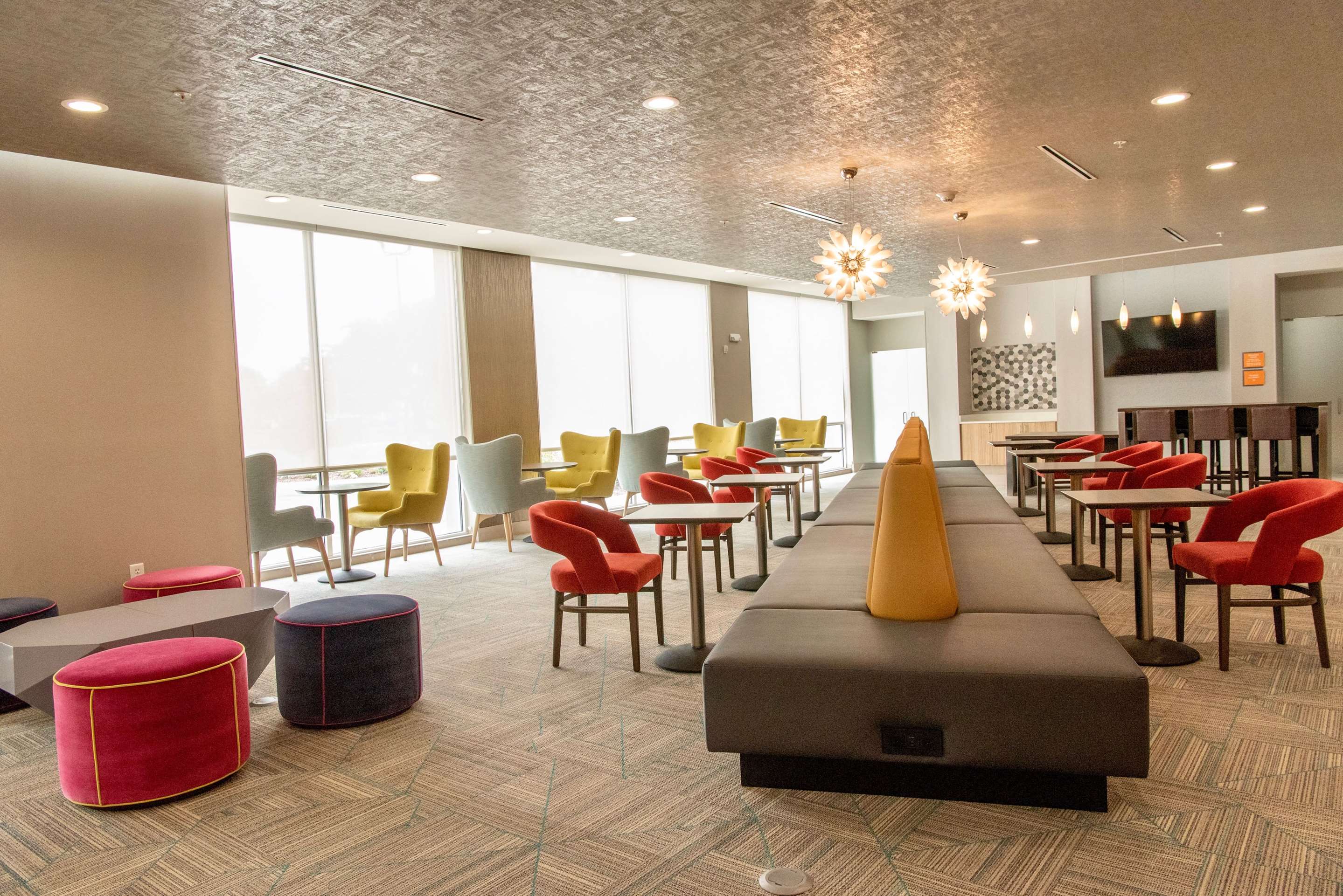 Lobby | La Quinta Inn & Suites by Wyndham Lake City