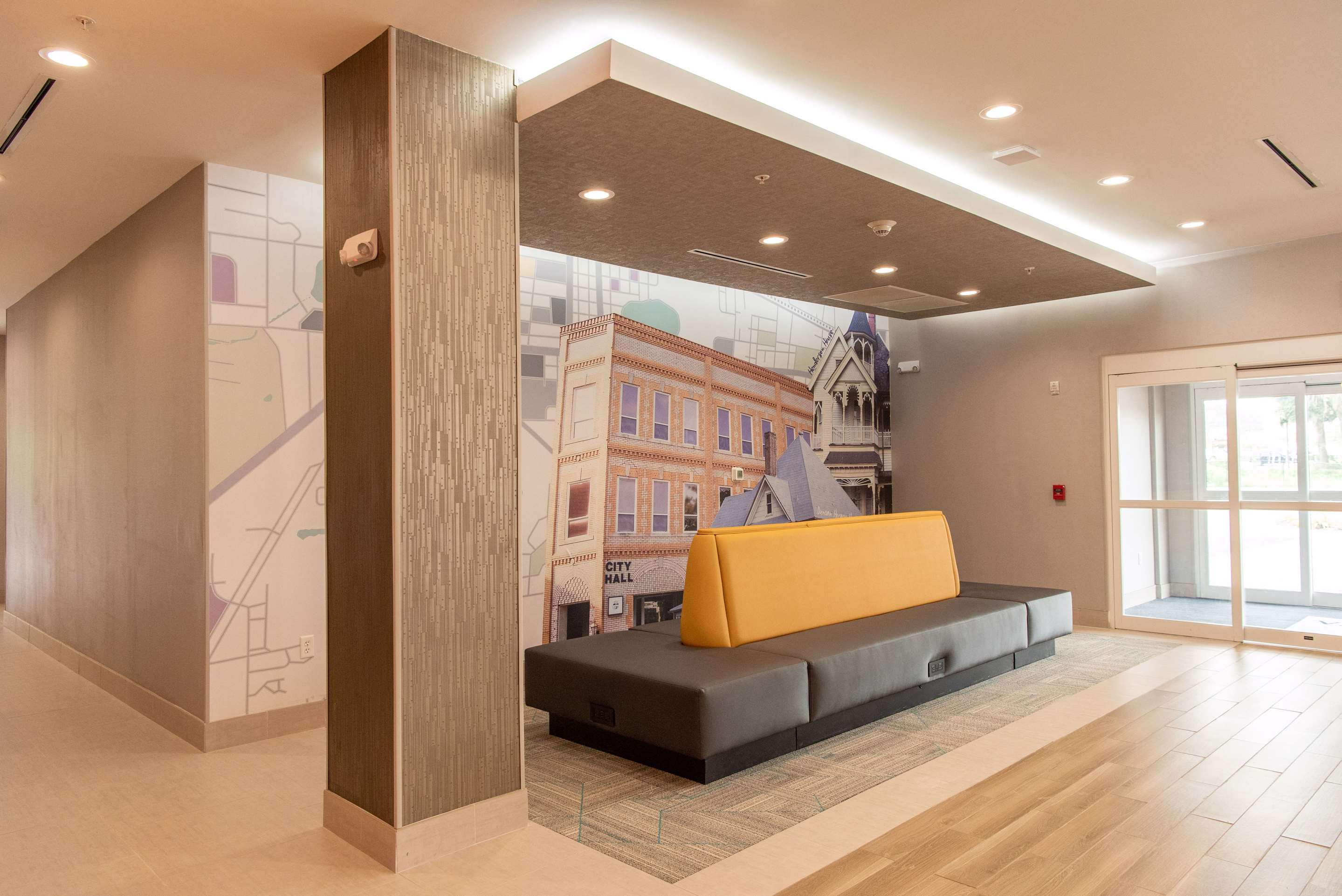 Lobby | La Quinta Inn & Suites by Wyndham Lake City