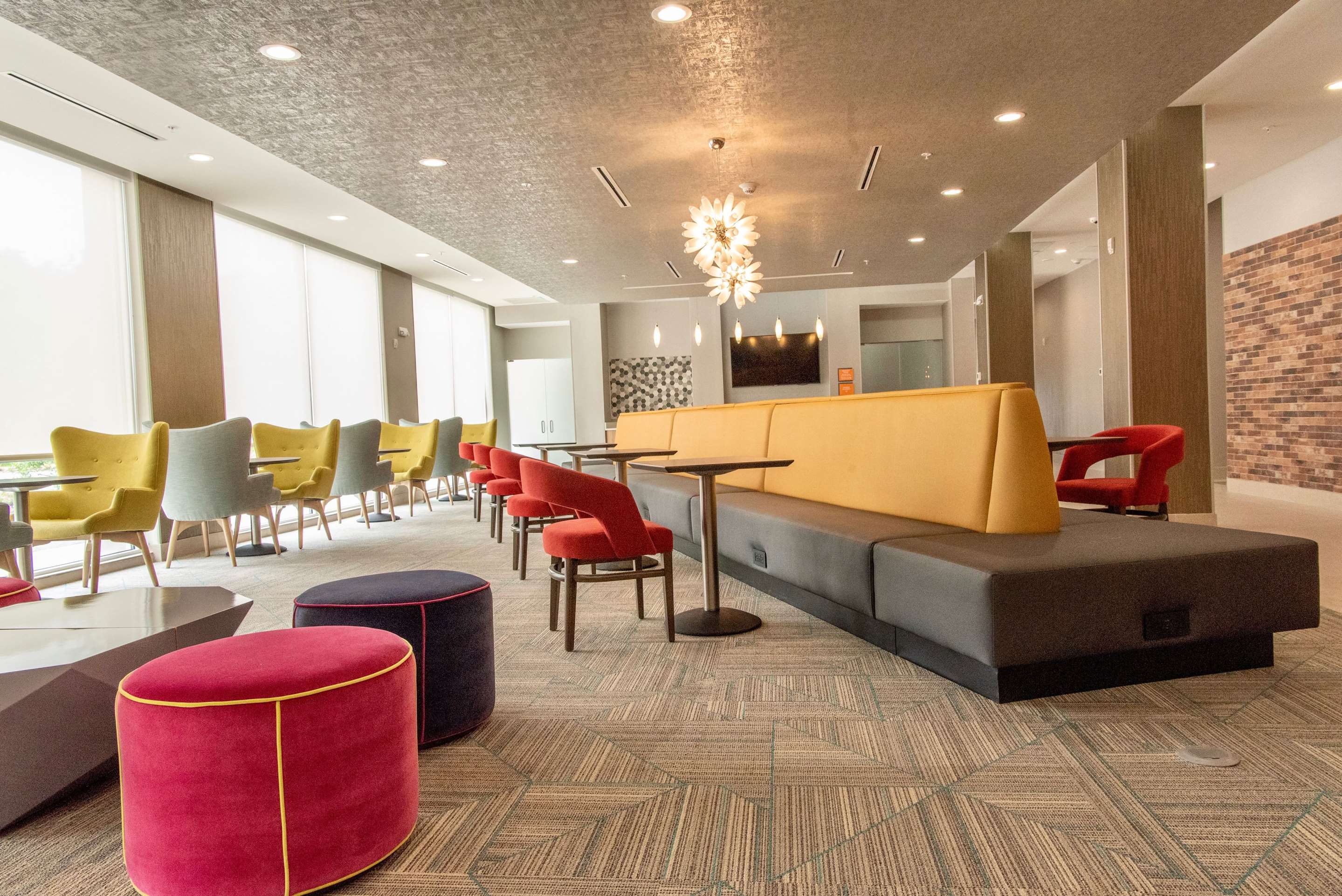Lobby | La Quinta Inn & Suites by Wyndham Lake City