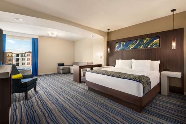  - La Quinta Inn & Suites IDrive Theme Parks Orlando