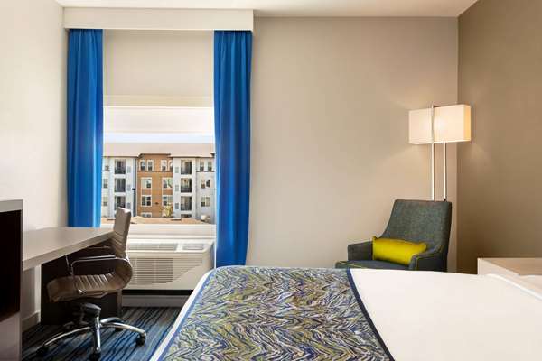  - La Quinta Inn & Suites IDrive Theme Parks Orlando