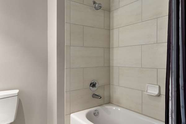  - La Quinta Inn & Suites IDrive Theme Parks Orlando