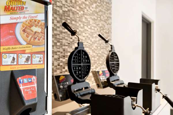  - La Quinta Inn & Suites IDrive Theme Parks Orlando