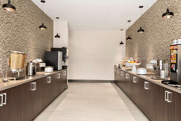  - La Quinta Inn & Suites IDrive Theme Parks Orlando