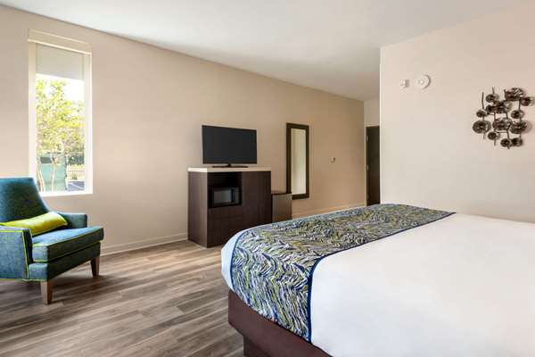  - La Quinta Inn & Suites IDrive Theme Parks Orlando