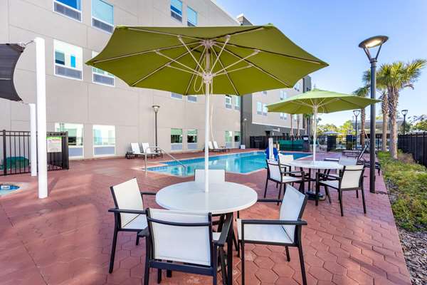 Pool - La Quinta Inn & Suites IDrive Theme Parks Orlando