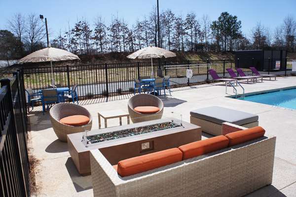 Pool - La Quinta Inn & Suites Braselton - I-85, Exit 129
