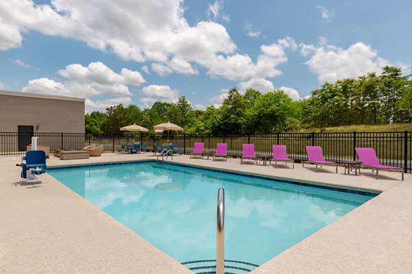 Pool - La Quinta Inn & Suites Braselton - I-85, Exit 129