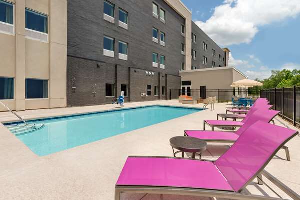 Pool - La Quinta Inn & Suites Braselton - I-85, Exit 129