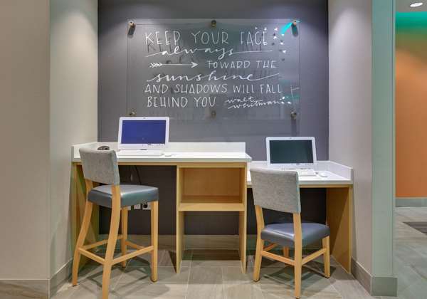 Conference Area - La Quinta Inn & Suites Lakeway