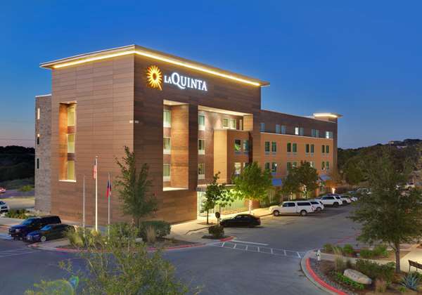 Exterior view - La Quinta Inn & Suites Lakeway