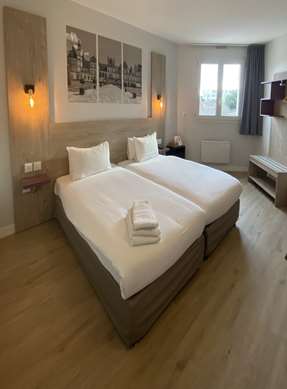 HÔTEL KYRIAD SAINT-FARGEAU-PONTHIERRY - Apollonia