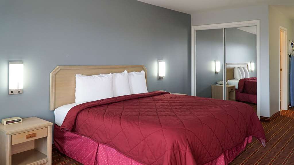 RODEWAY INN BEEBE-guestroom-Guest Room,On-Site.jpg