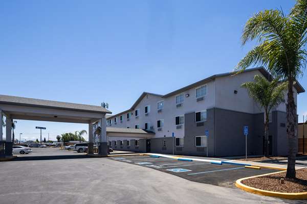 Exterior view - SureStay Plus Hotel by Best Western Hayward