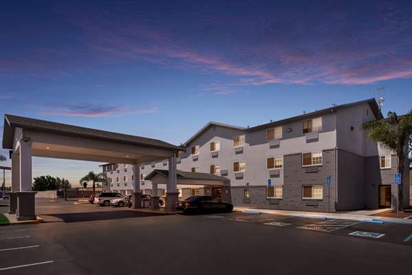 Exterior view - SureStay Plus Hotel by Best Western Hayward