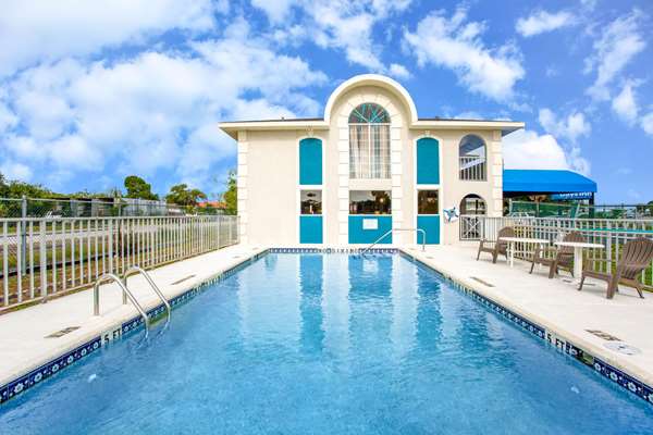 Pool - Days Inn Apopka
