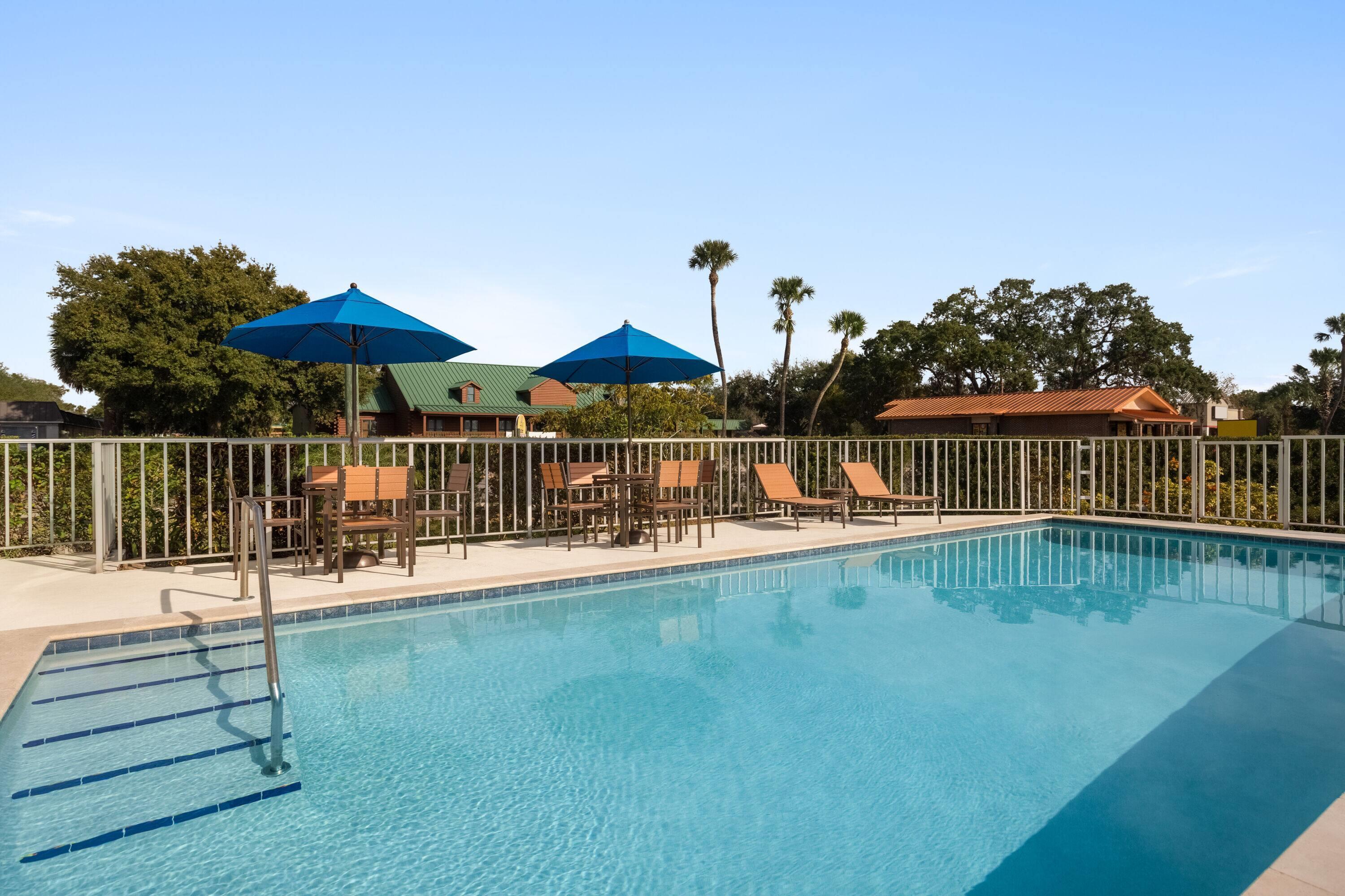 Pool | Days Inn by Wyndham Apopka/Orlando