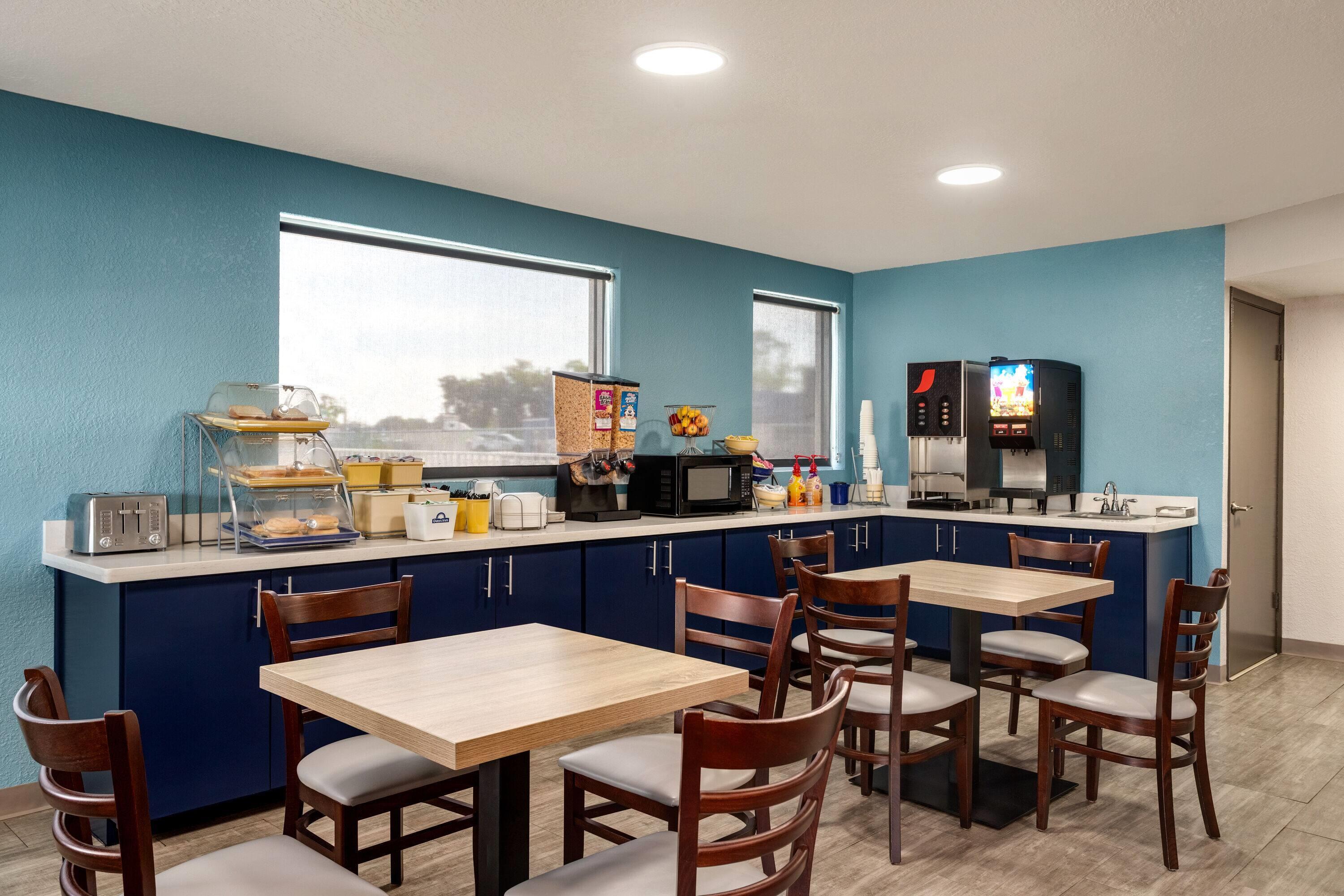 Breakfast Area | Days Inn by Wyndham Apopka/Orlando