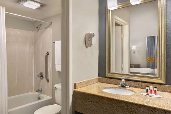  - Baymont Inn & Suites Wilmington